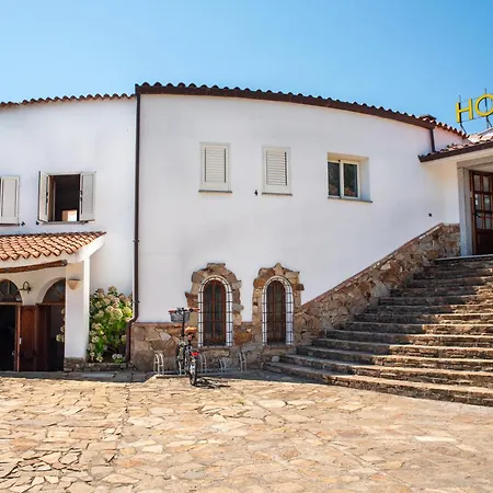 ホテル L'aragosta